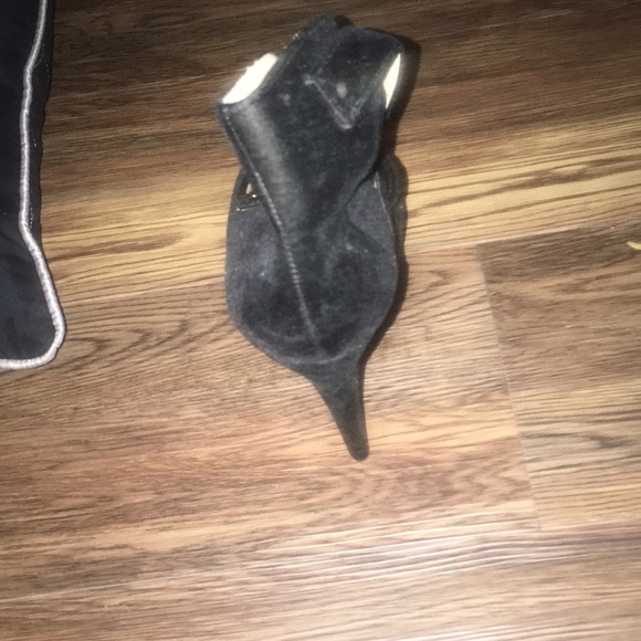 Heels - Picture 3 of 3